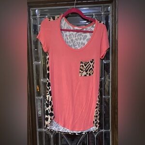 Wanna B Coral Leopard Print Pocket Top Size Small Short Sleeve